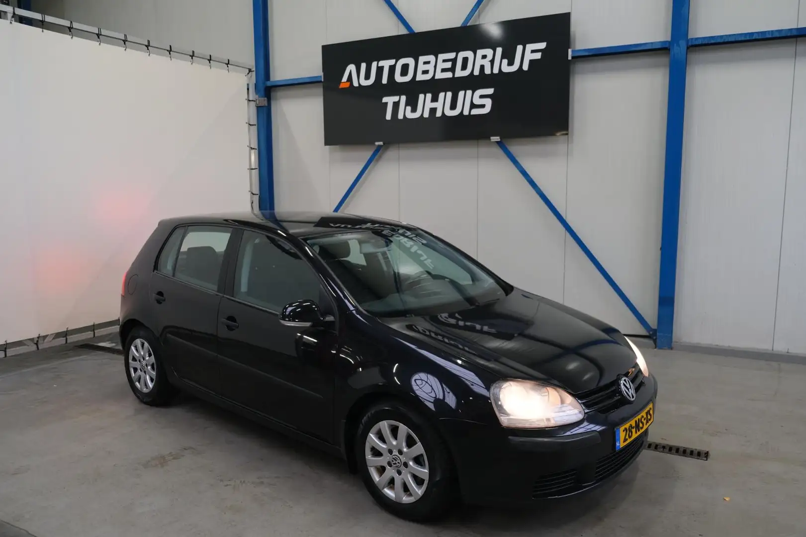 Volkswagen Golf 1.6 FSI Comfortline - N.A.P. Airco, Cruise,Trekhaa Negro - 1