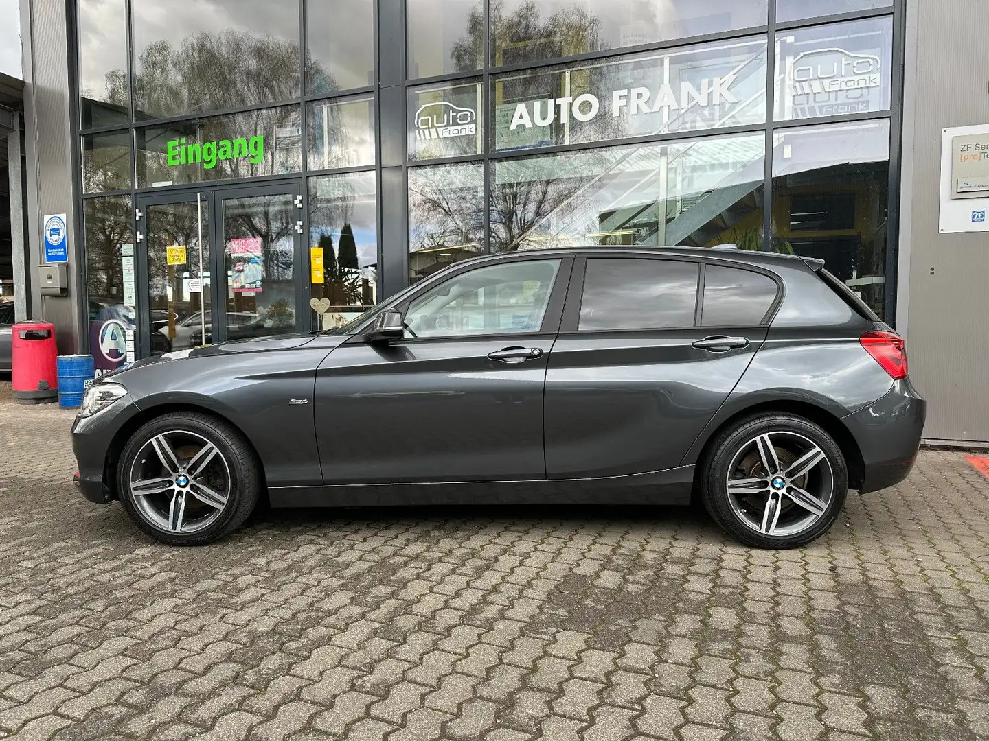 BMW 120 I Sport Line/erste Hand/Navi/PDC/17"/LED Grijs - 2