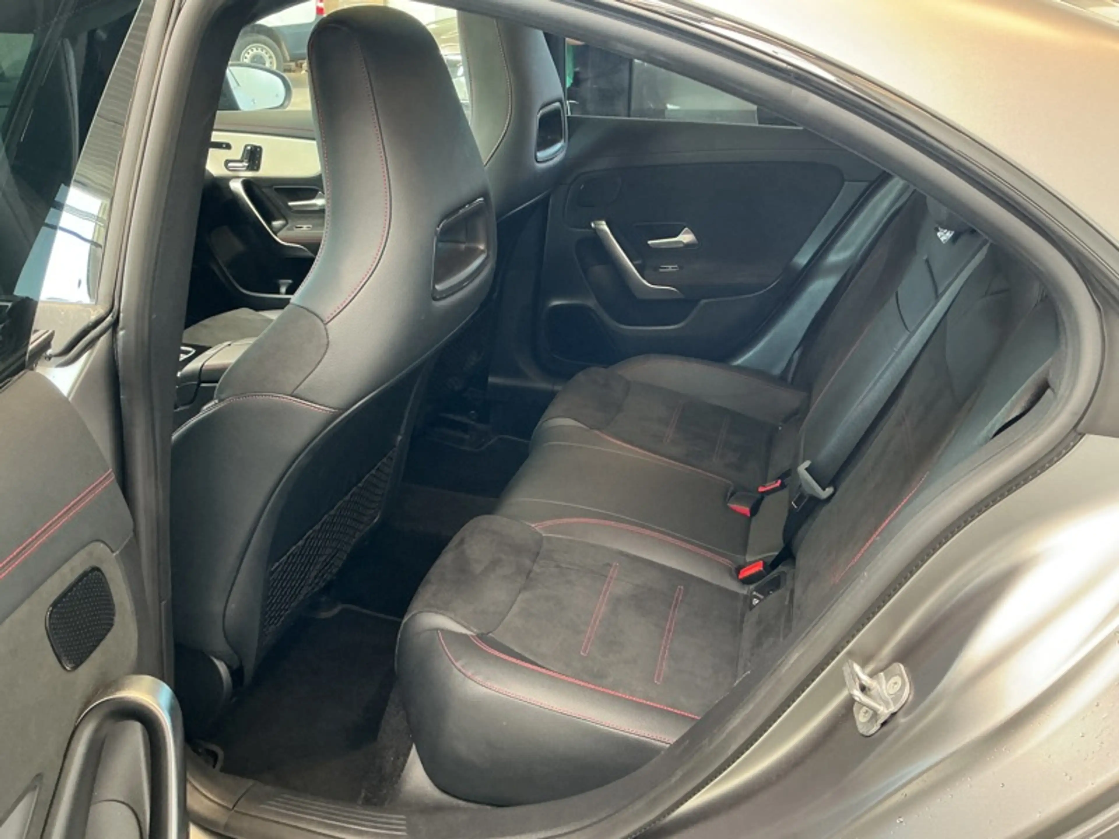 Mercedes-Benz CLA 180 Coupé AMG Pack Night Pano — photo 9