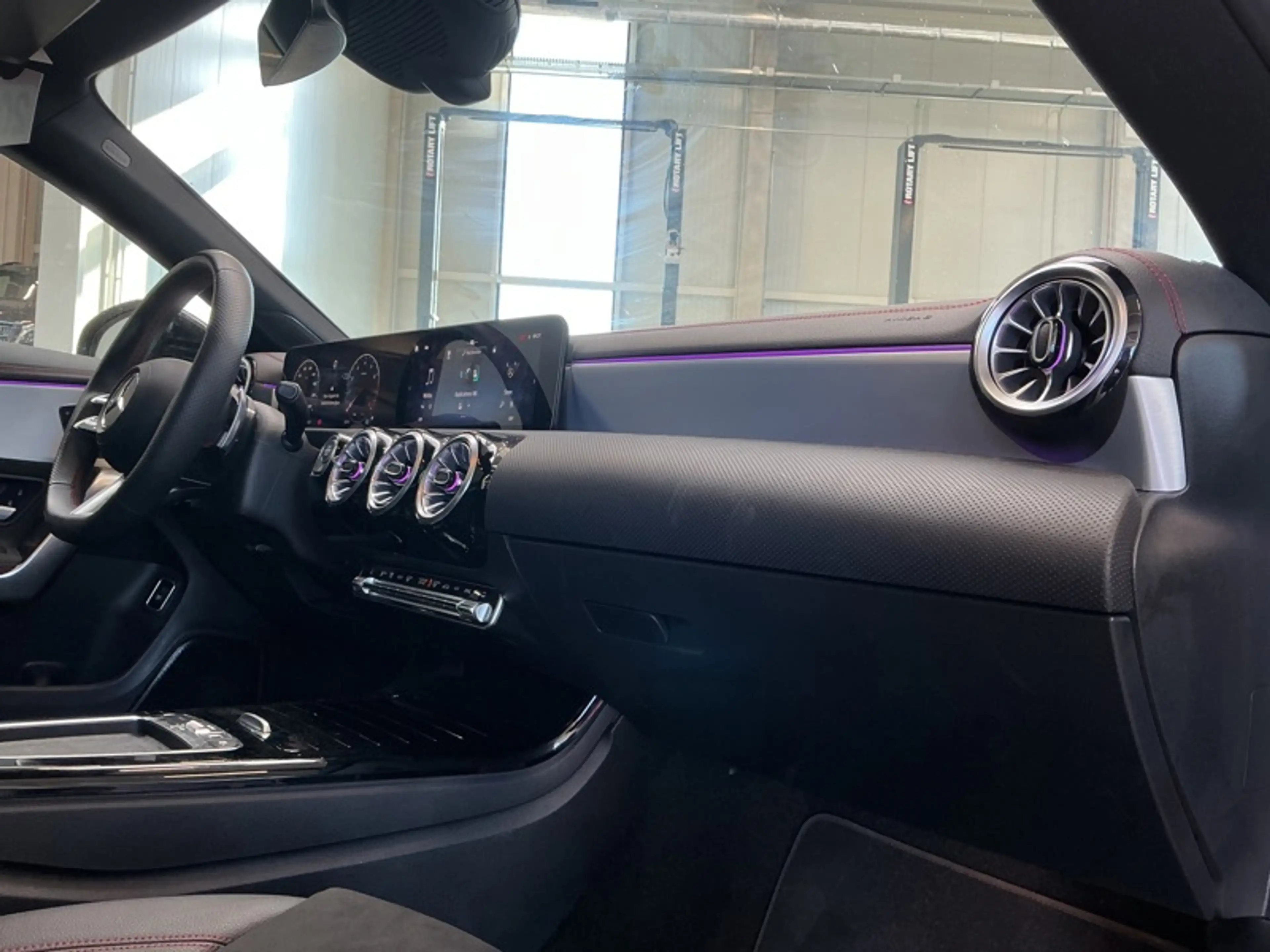 Mercedes-Benz CLA 180 Coupé AMG Pack Night Pano — photo 12