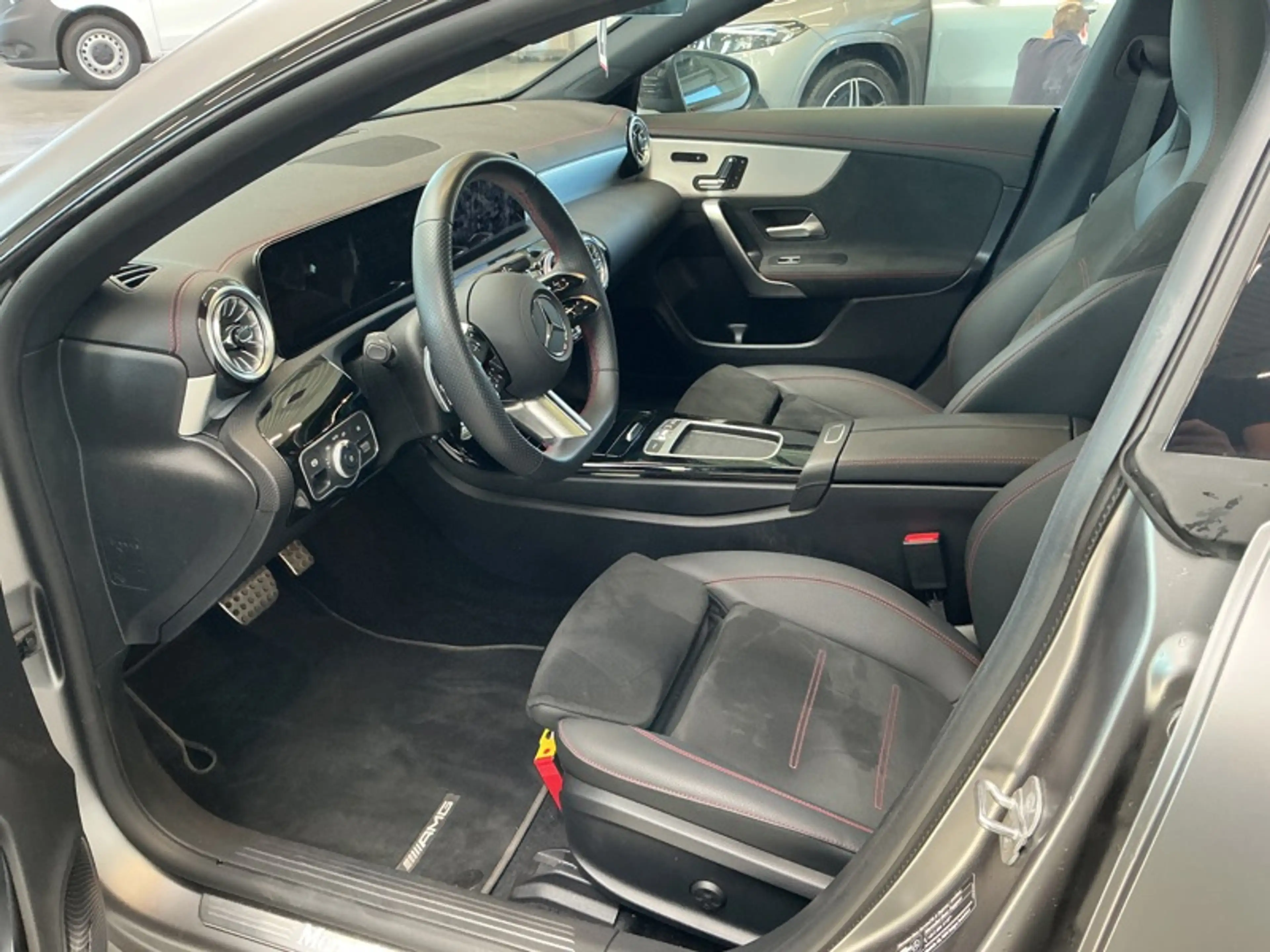 Mercedes-Benz CLA 180 Coupé AMG Pack Night Pano — photo 11