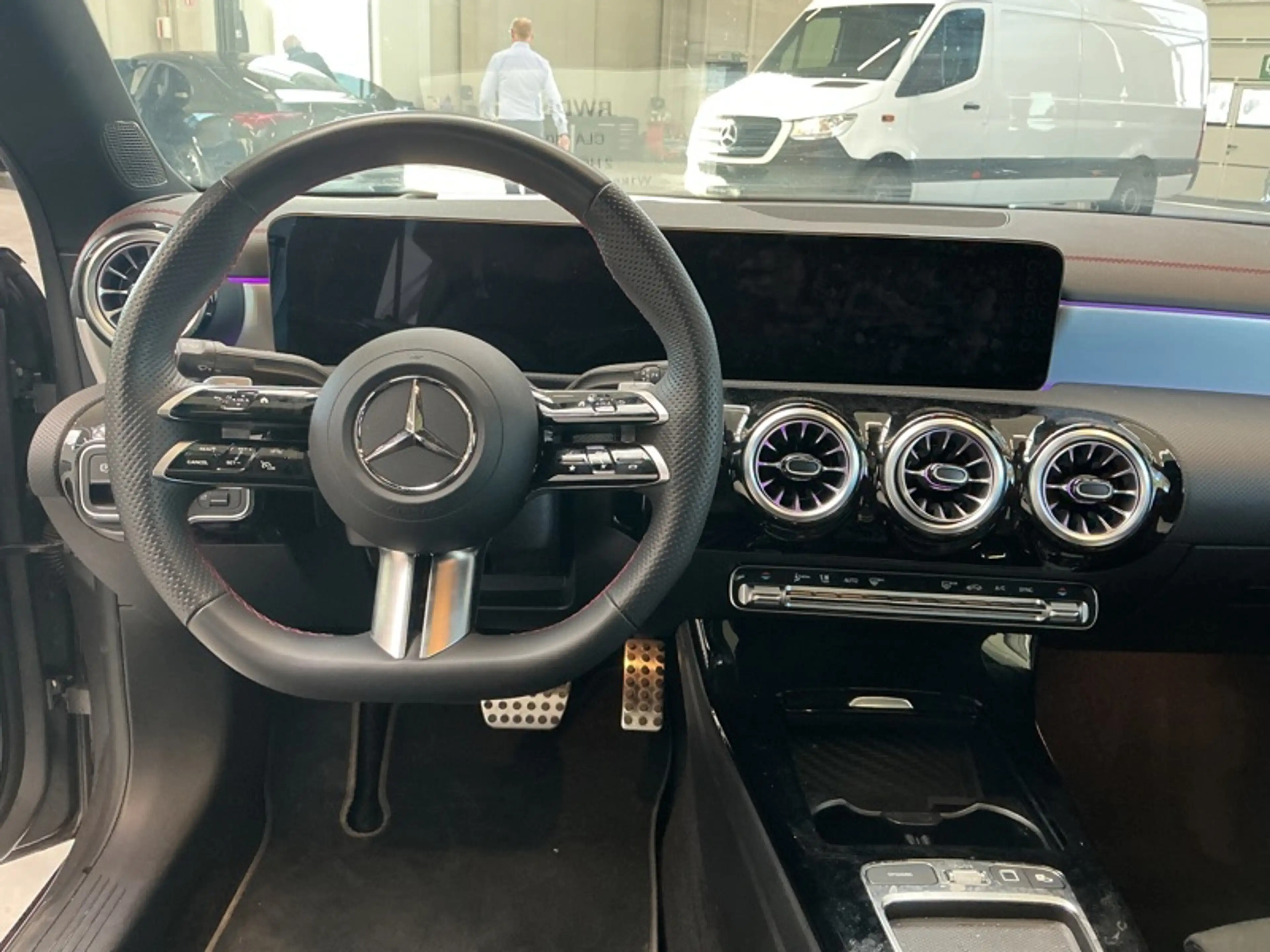 Mercedes-Benz CLA 180 Coupé AMG Pack Night Pano — photo 3