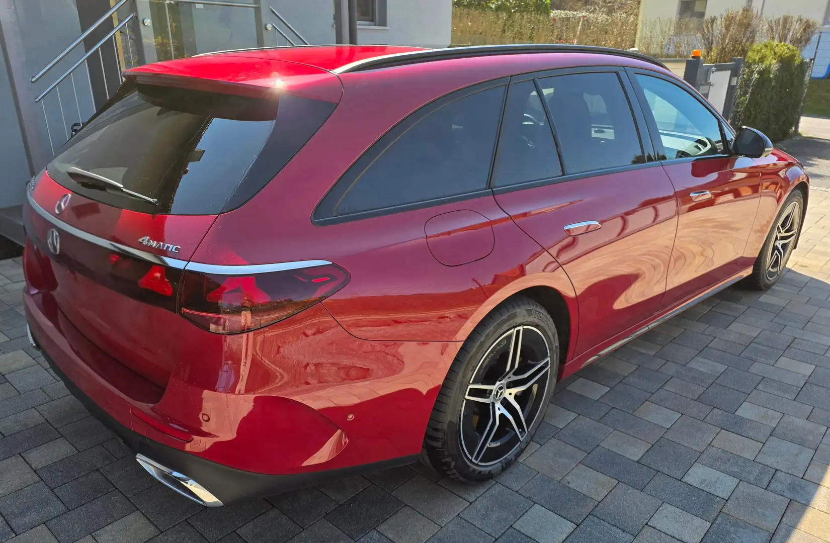 Mercedes-Benz E 300 E 300de T PHEV 4Matic Aut. Rot - 2