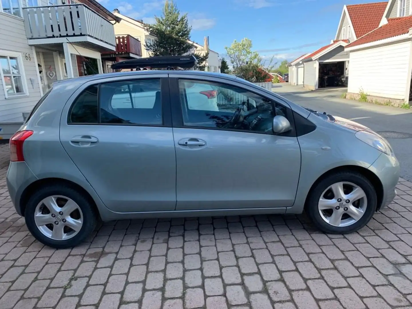 Toyota Yaris Yaris 1.4 Turbo D4D Sol Grijs - 2