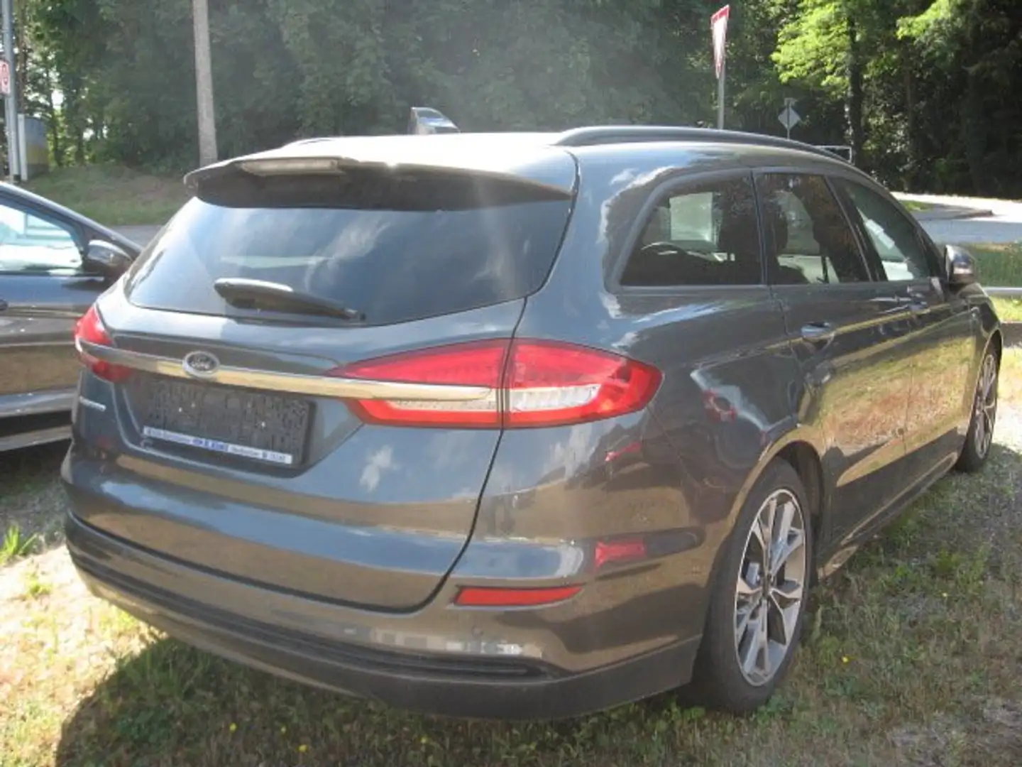 Ford Mondeo ST-Line Grau - 2