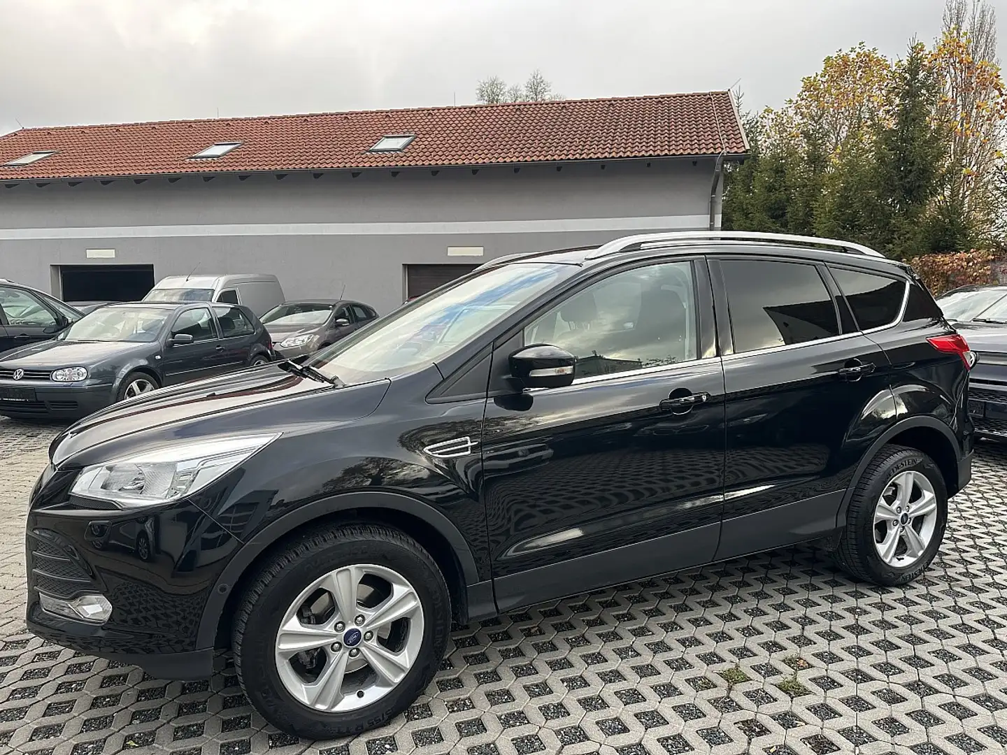 Ford Kuga 1,5 EcoBoost Trend Schwarz - 2