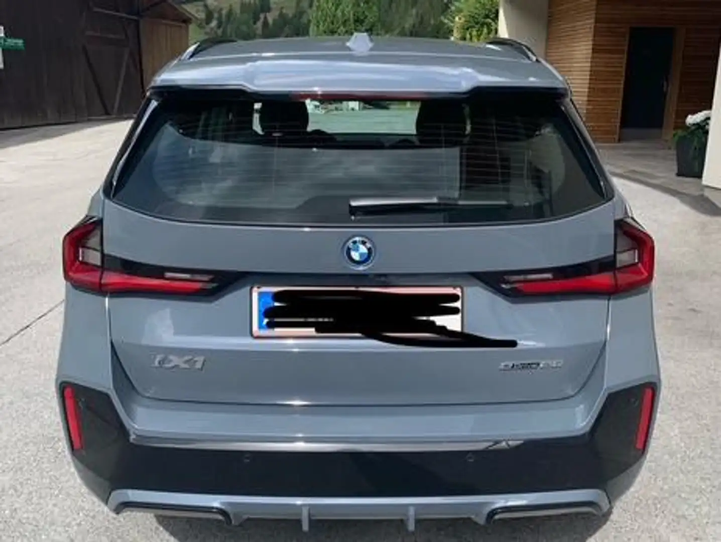 BMW iX1 iX1 eDrive20 66,5kWh Grau - 2