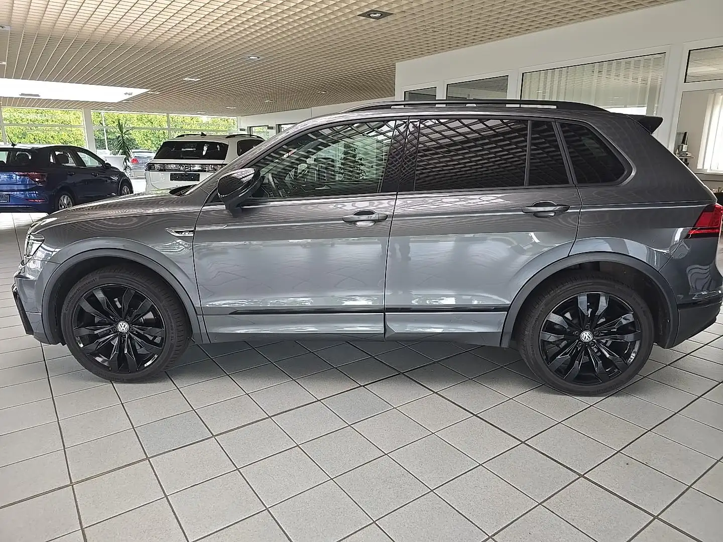 Volkswagen Tiguan R-Line 2.0 TSI 4Motion"Black"LED*NAVI*SHZ*ACC*StHz Grau - 2