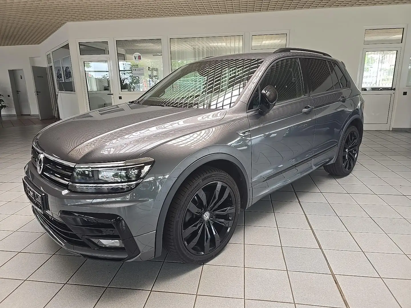 Volkswagen Tiguan R-Line 2.0 TSI 4Motion"Black"LED*NAVI*SHZ*ACC*StHz Grau - 1