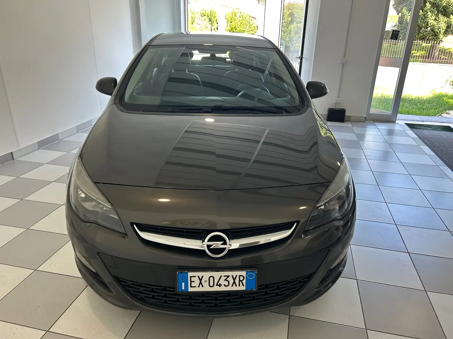 Opel Astra 5p 1.7 cdti Elective 110cv Gris - 2