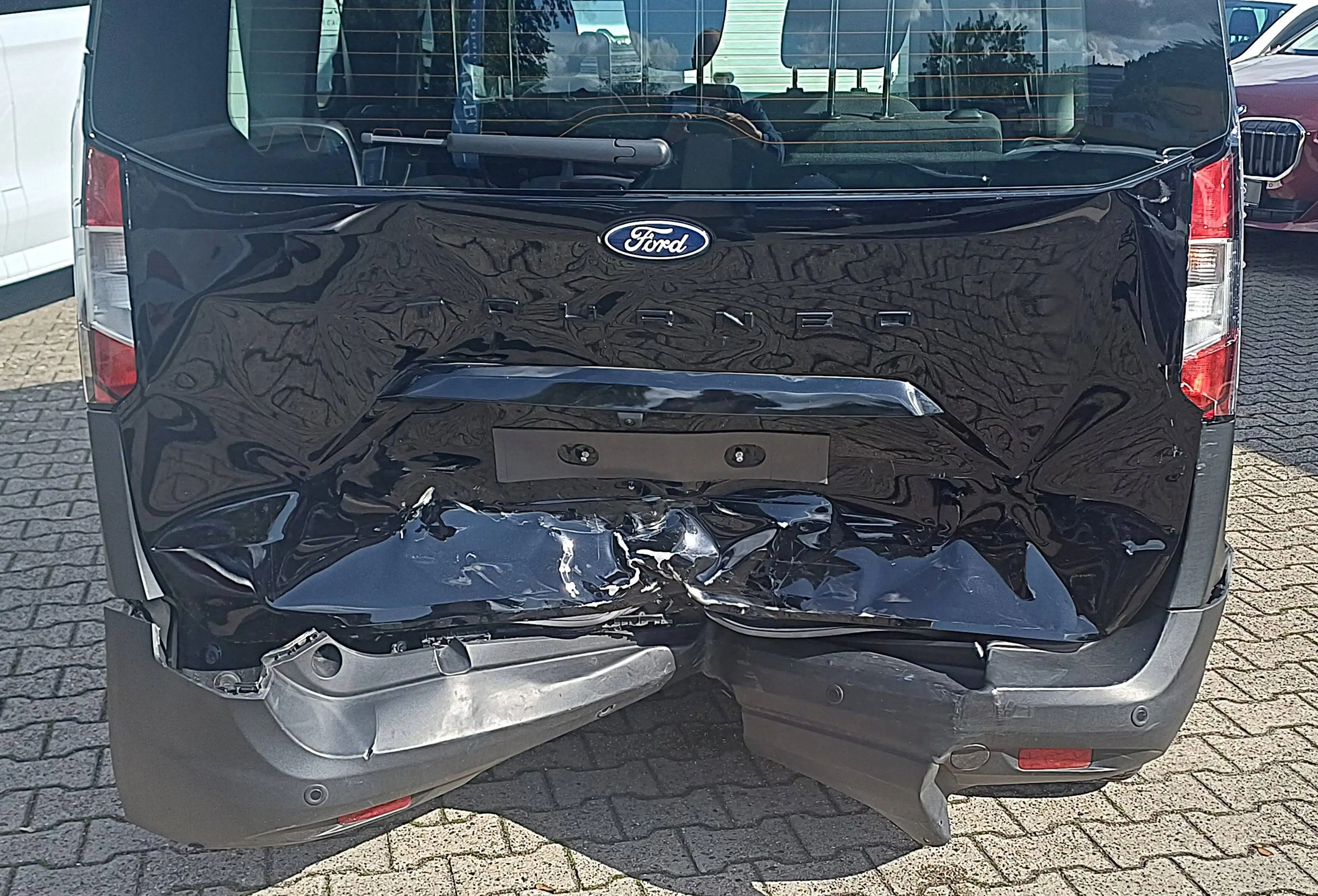 Ford Tourneo Courier Tourneo Courier Trend-Klimaaut-Navi-Kamera-Sitz+Lenkradhzg-Frontscheibenhzg-Spur+Totwinkel-PDC-DAB — photo 2