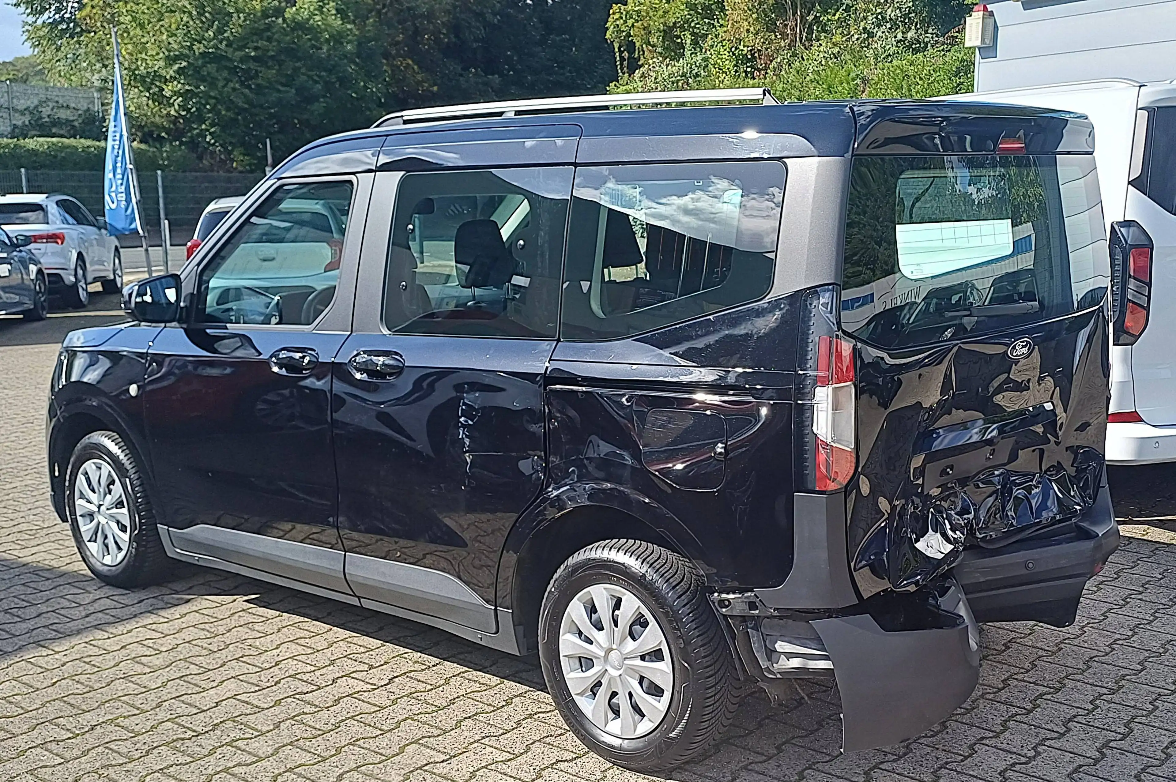 Ford Tourneo Courier Tourneo Courier Trend-Klimaaut-Navi-Kamera-Sitz+Lenkradhzg-Frontscheibenhzg-Spur+Totwinkel-PDC-DAB — photo 4