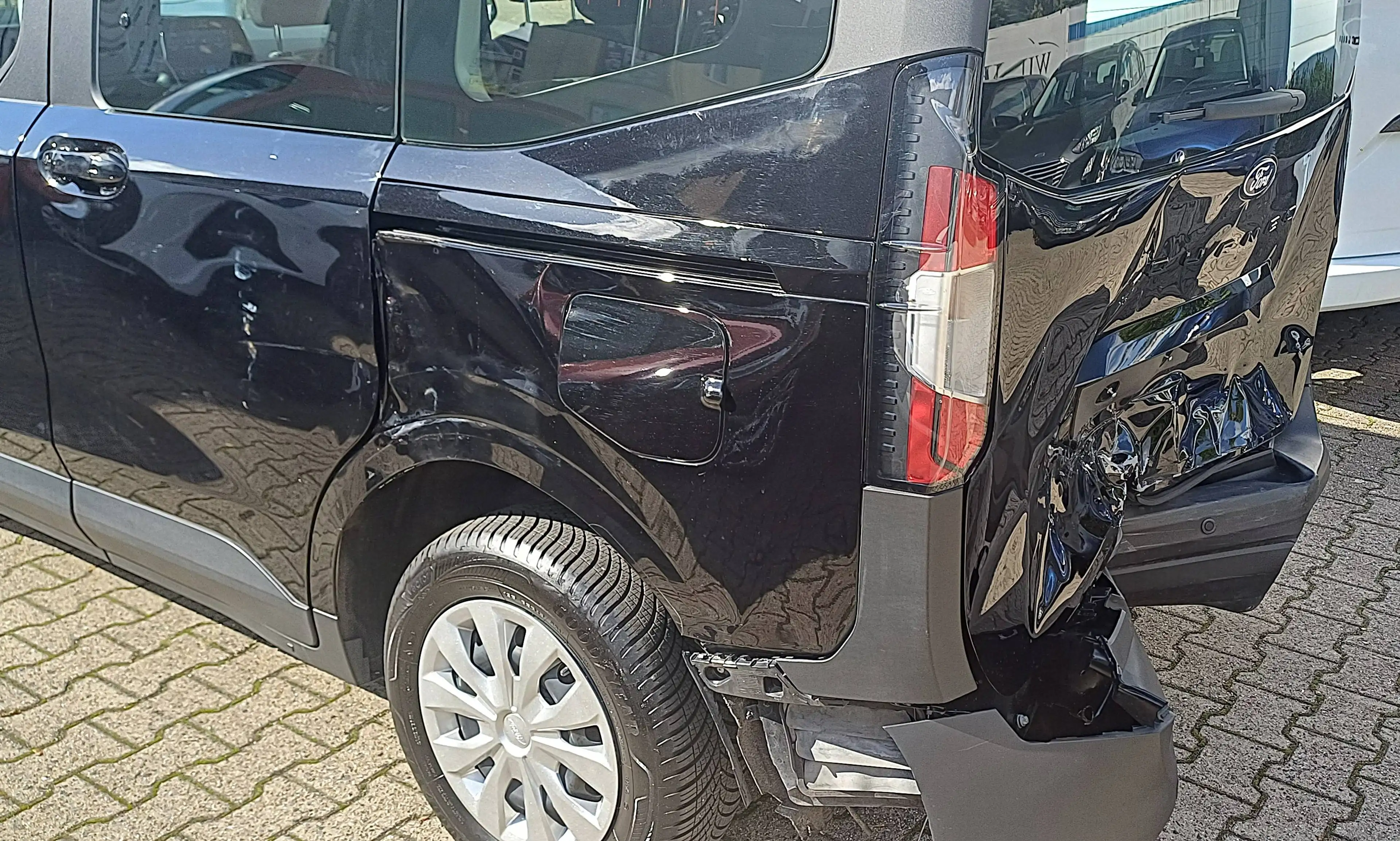 Ford Tourneo Courier Tourneo Courier Trend-Klimaaut-Navi-Kamera-Sitz+Lenkradhzg-Frontscheibenhzg-Spur+Totwinkel-PDC-DAB — photo 5