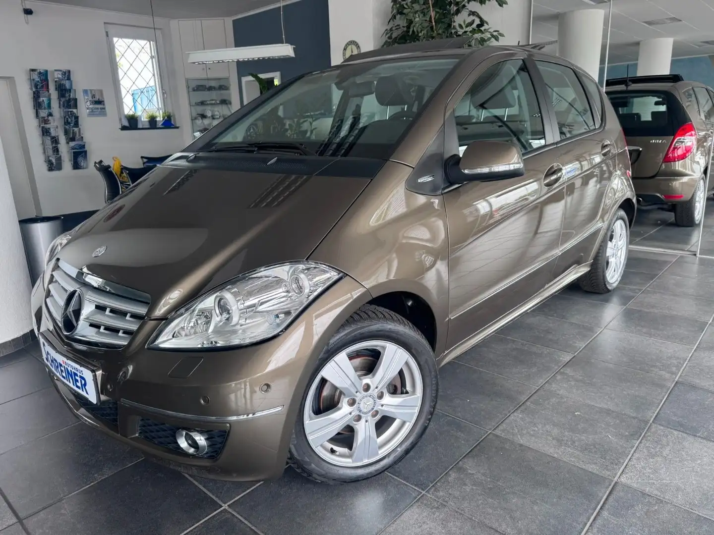 Mercedes-Benz A 180 Automatik*Avantgarde*Lamellendach*Bi-Xenon- Braun - 1