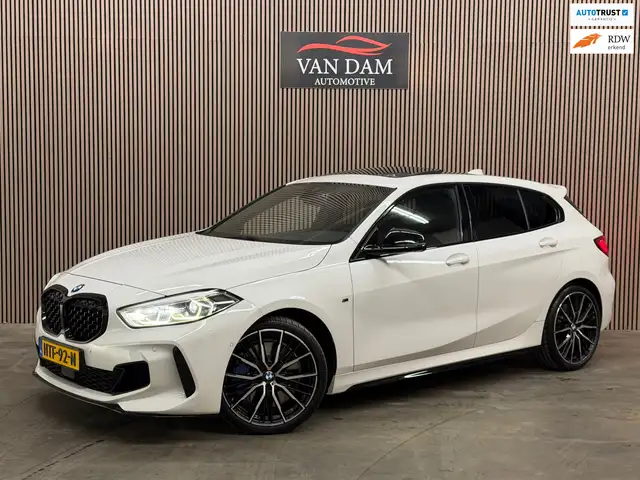 BMW 135 1-serie M135i xDrive High Executive 2021 PANO LED