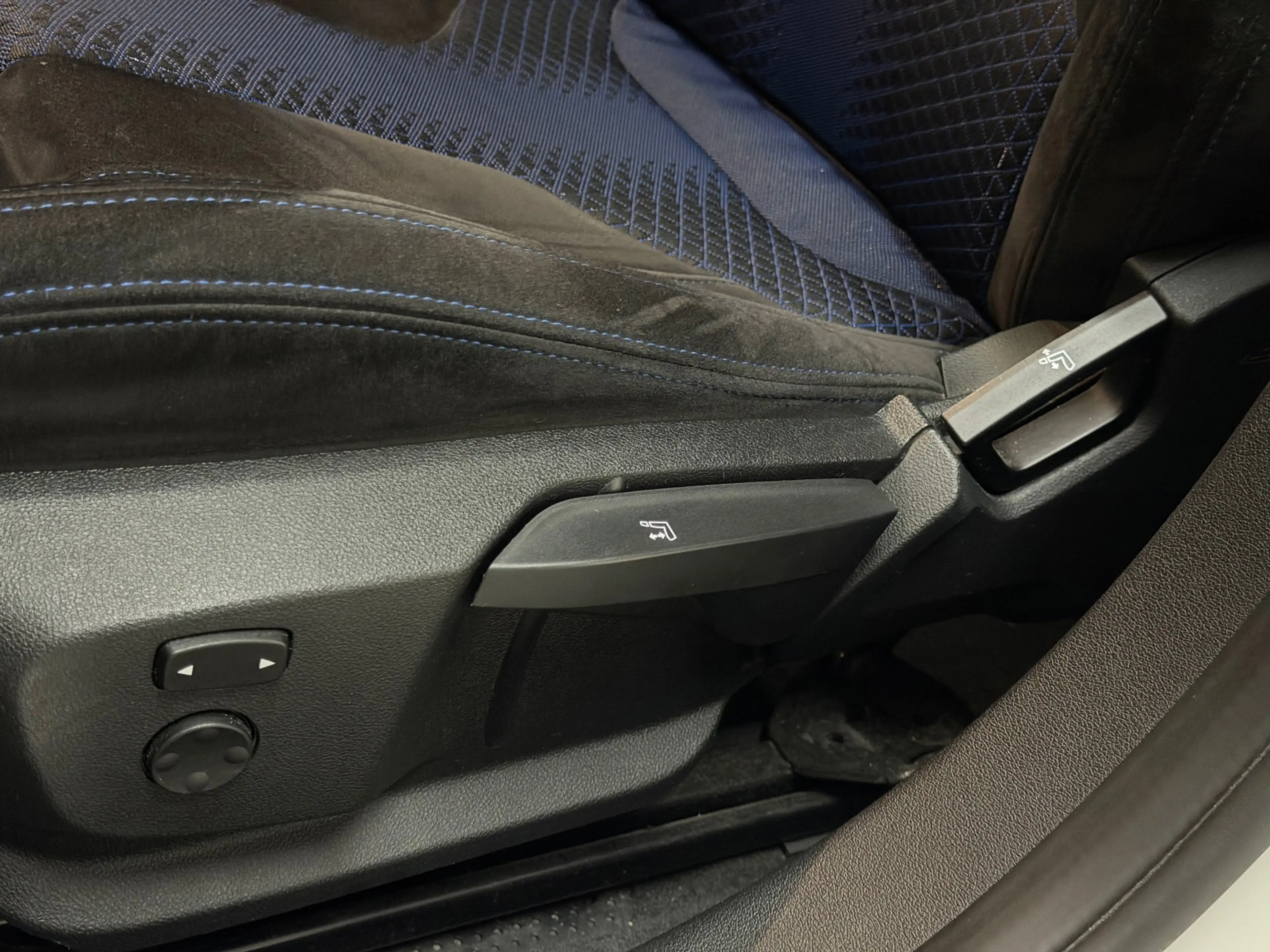 BMW 135 1-serie M135i xDrive High Executive 2021 PANO LED — photo 41