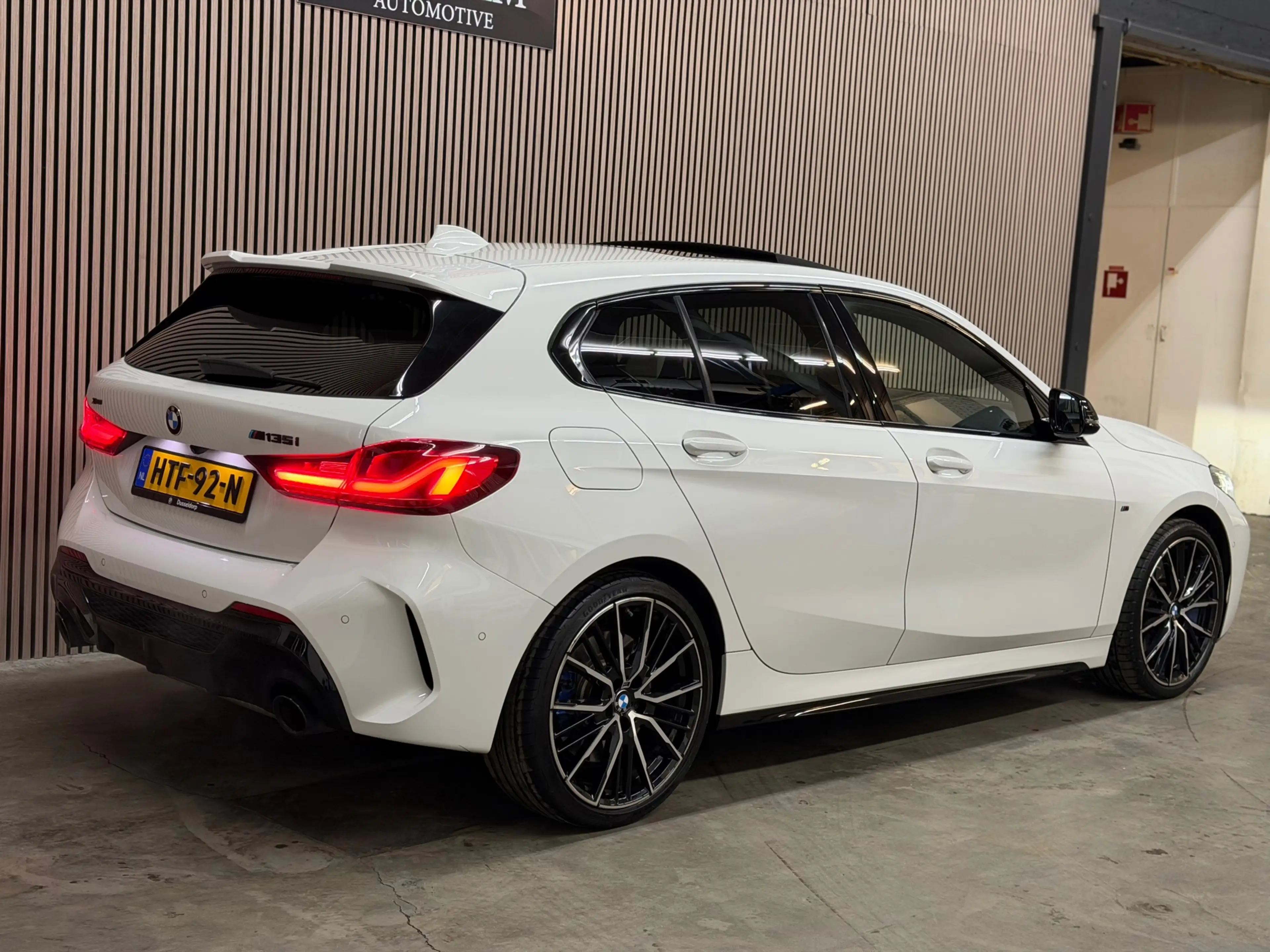 BMW 135 1-serie M135i xDrive High Executive 2021 PANO LED — photo 8