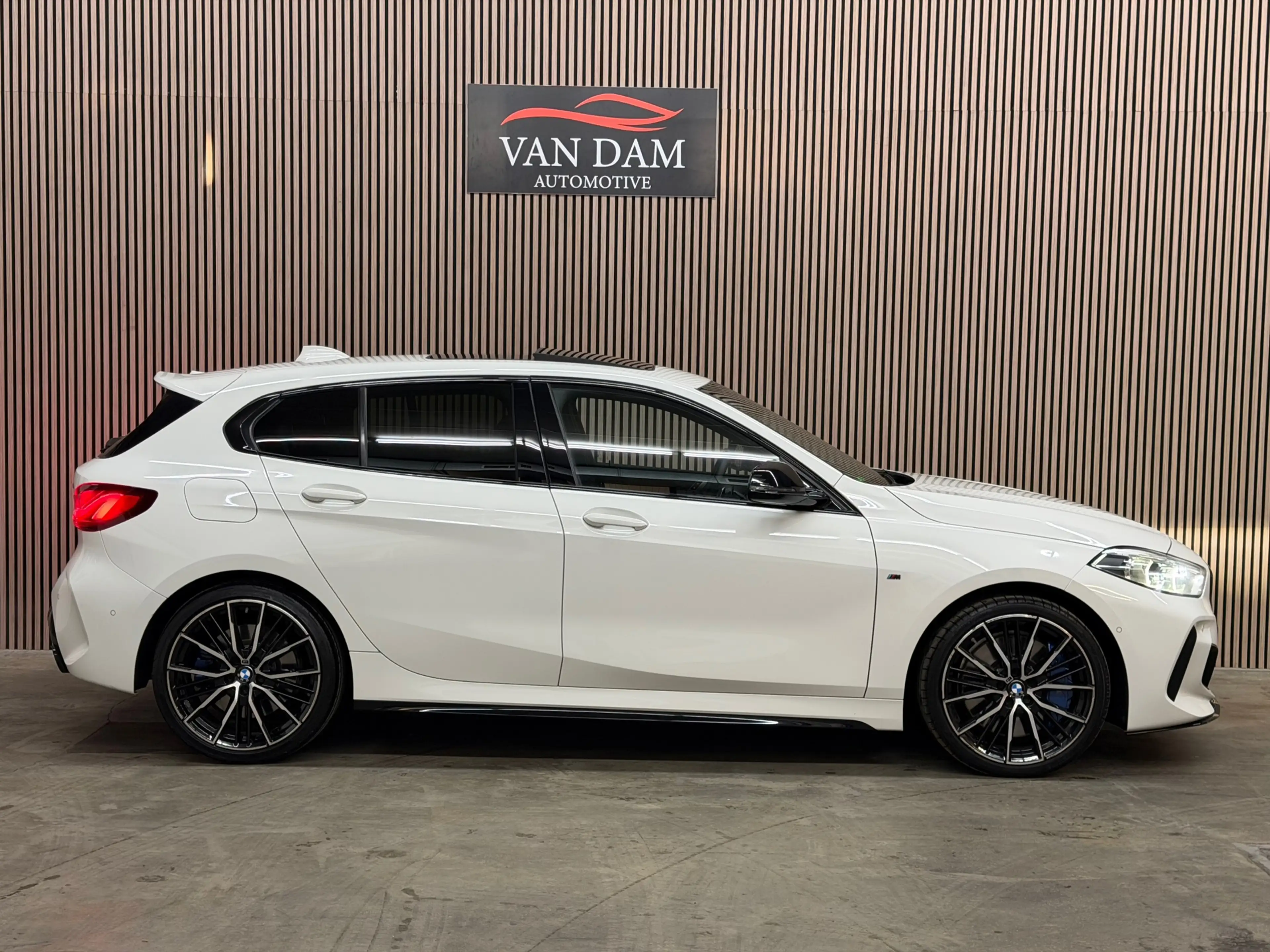 BMW 135 1-serie M135i xDrive High Executive 2021 PANO LED — photo 9