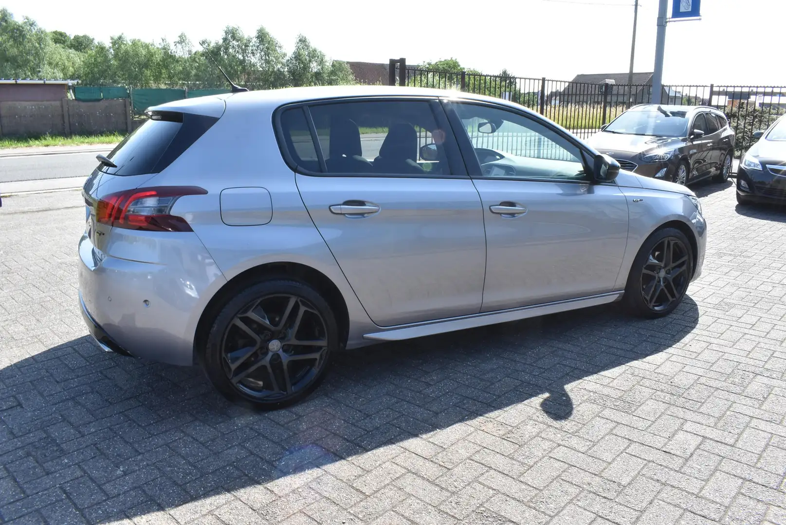 Peugeot 308 1.5 BlueHDi GT Pack Pano / GPS Gris - 2