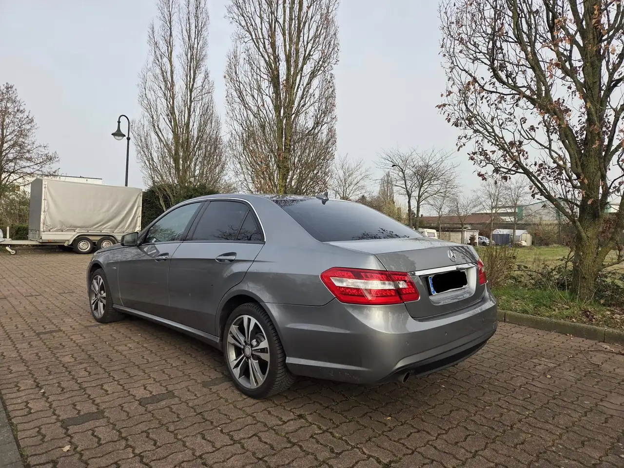 Mercedes-Benz E 220 E 220 CDI DPF BlueEFFICIENCY Automatik — photo 1 of 21