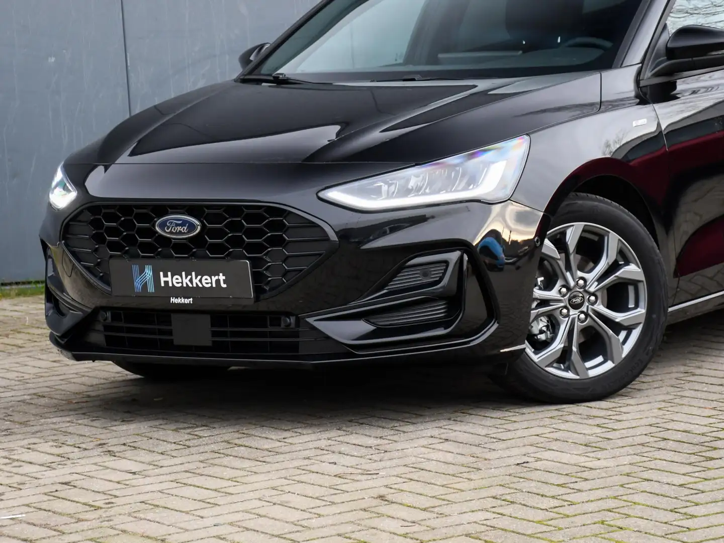 Ford Focus Wagon ST Line X 1.0 EcoBoost Hybrid 125pk WINTER P Zwart - 2