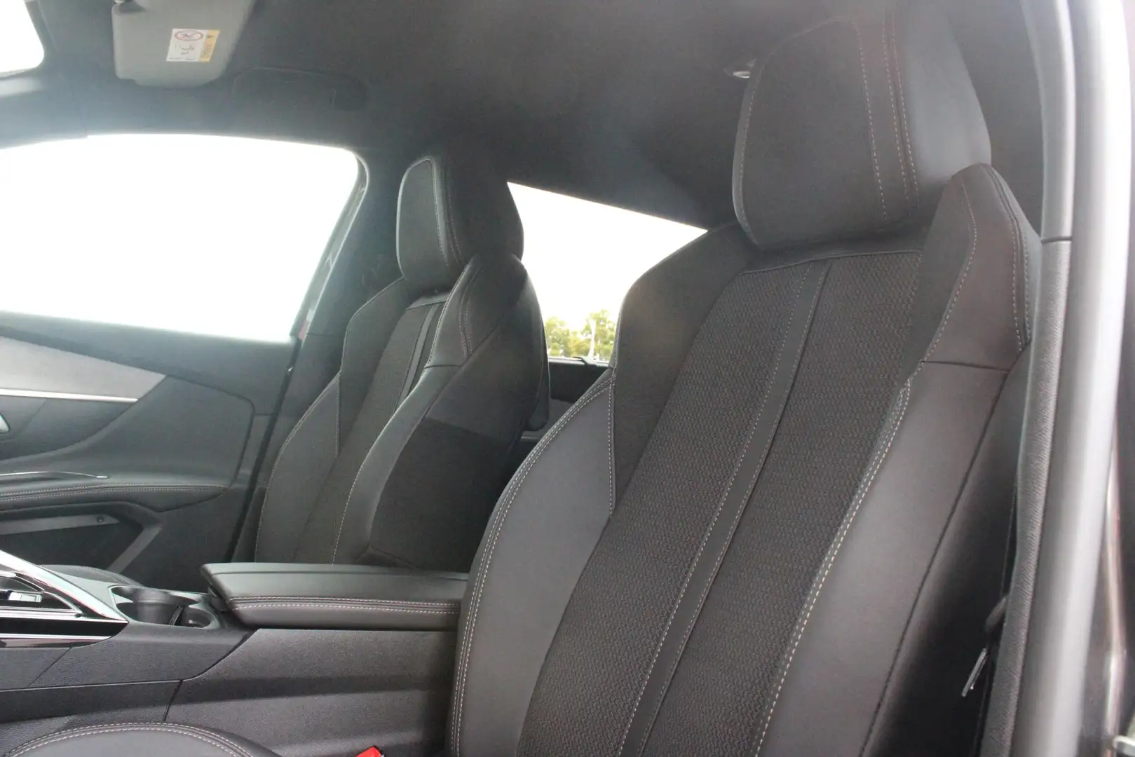 Peugeot 5008 1.2 130PK AUTOMAAT GT | NAVIGATIE | APPLE CARPLAY/ Grijs - 2