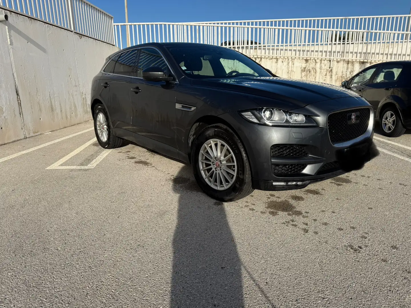 Jaguar F-Pace 3.0TDV6 Pure Aut. AWD Grey - 2