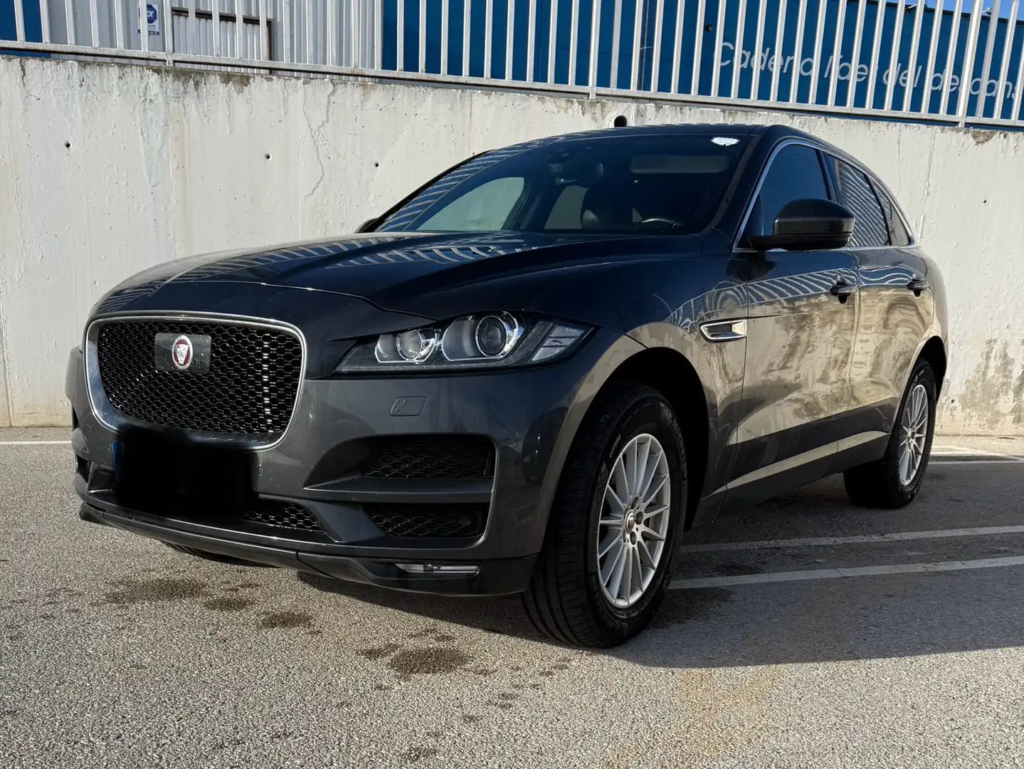 Jaguar F-Pace 3.0TDV6 Pure Aut. AWD Grey - 1