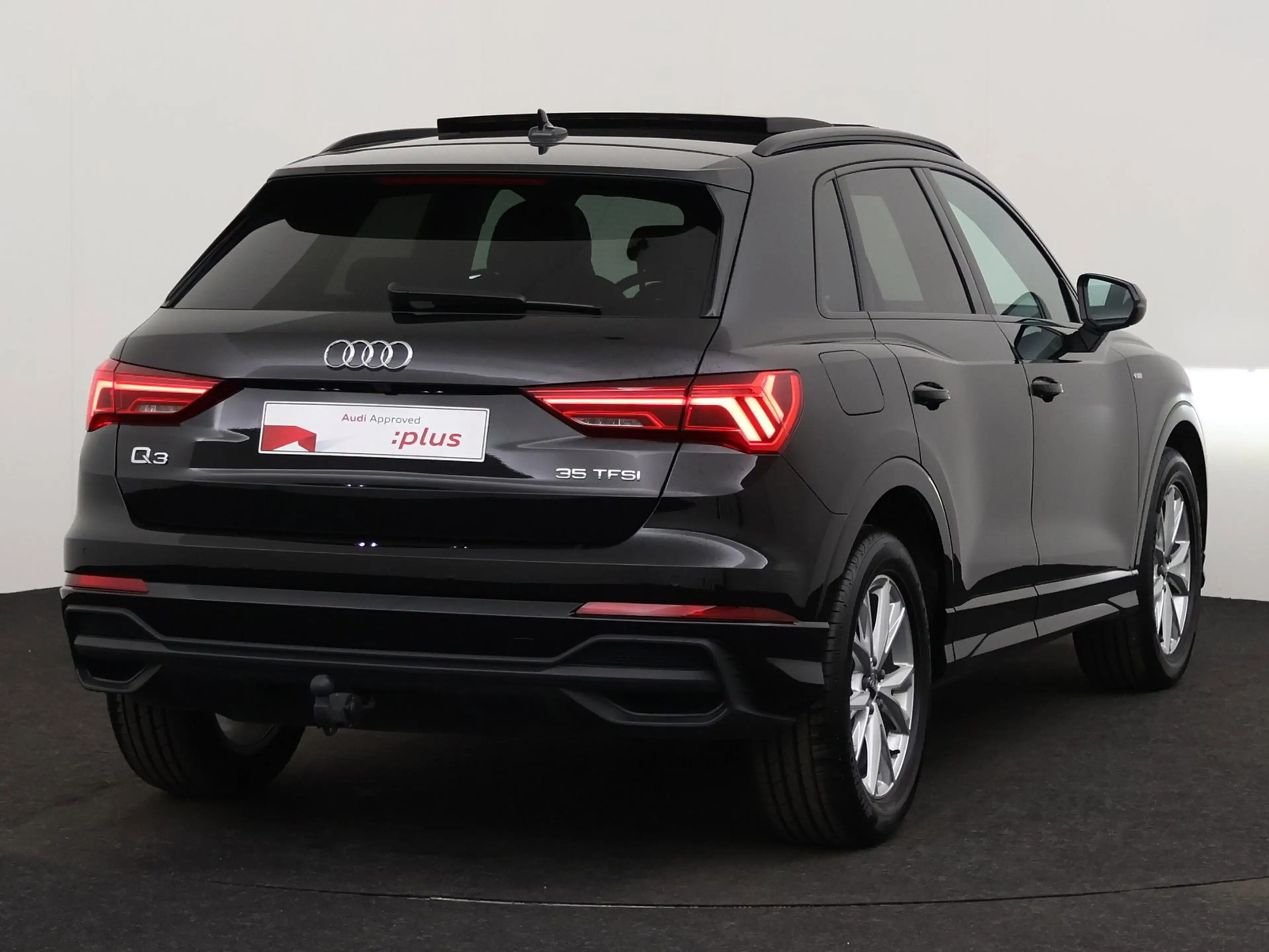 Audi Q3 S-Line 35 TFSI 150 PK S-tronic - Panoramisch open dak - Cruise control - Camera - Apple Carplay — photo 2