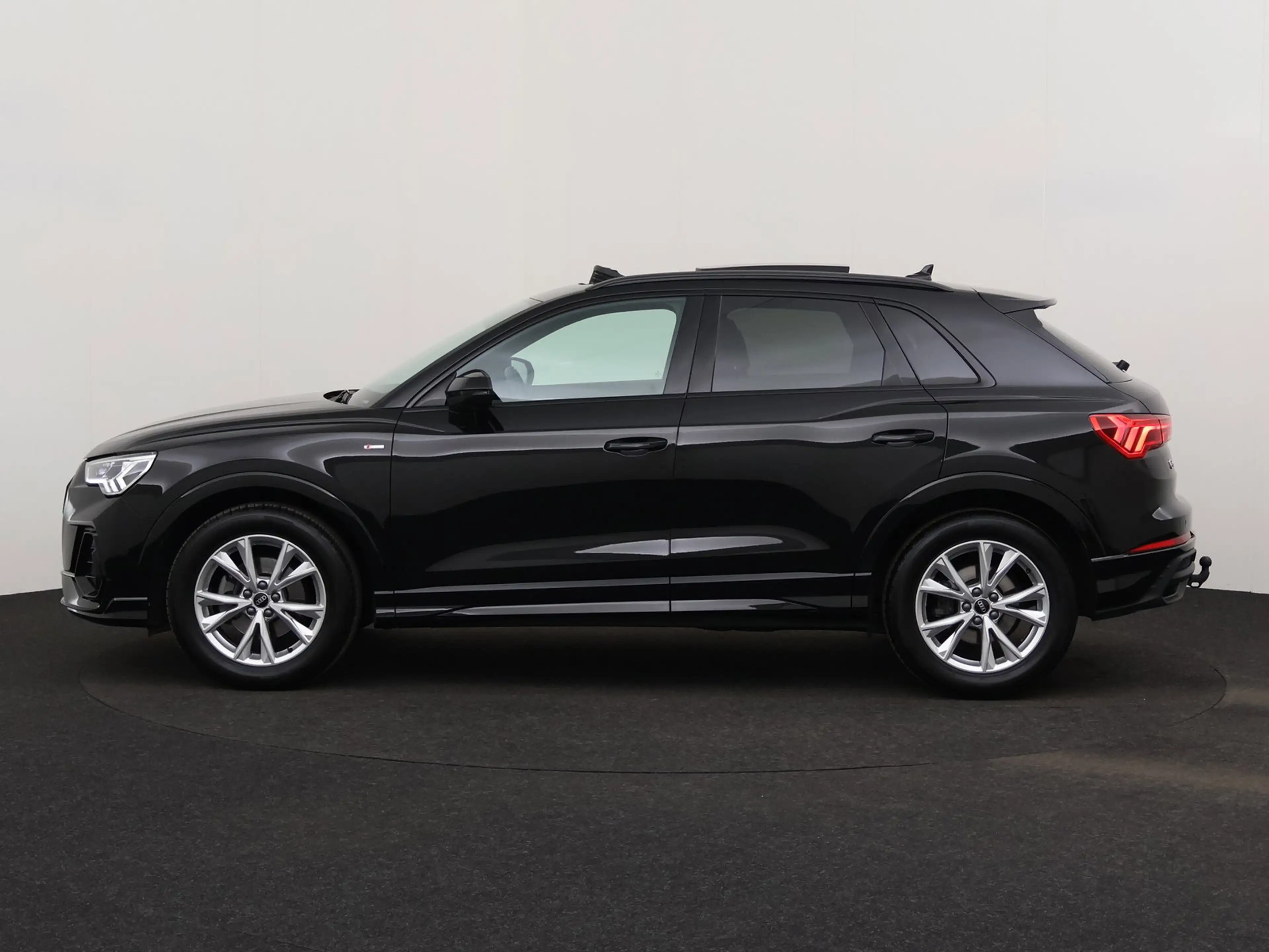 Audi Q3 S-Line 35 TFSI 150 PK S-tronic - Panoramisch open dak - Cruise control - Camera - Apple Carplay — photo 4