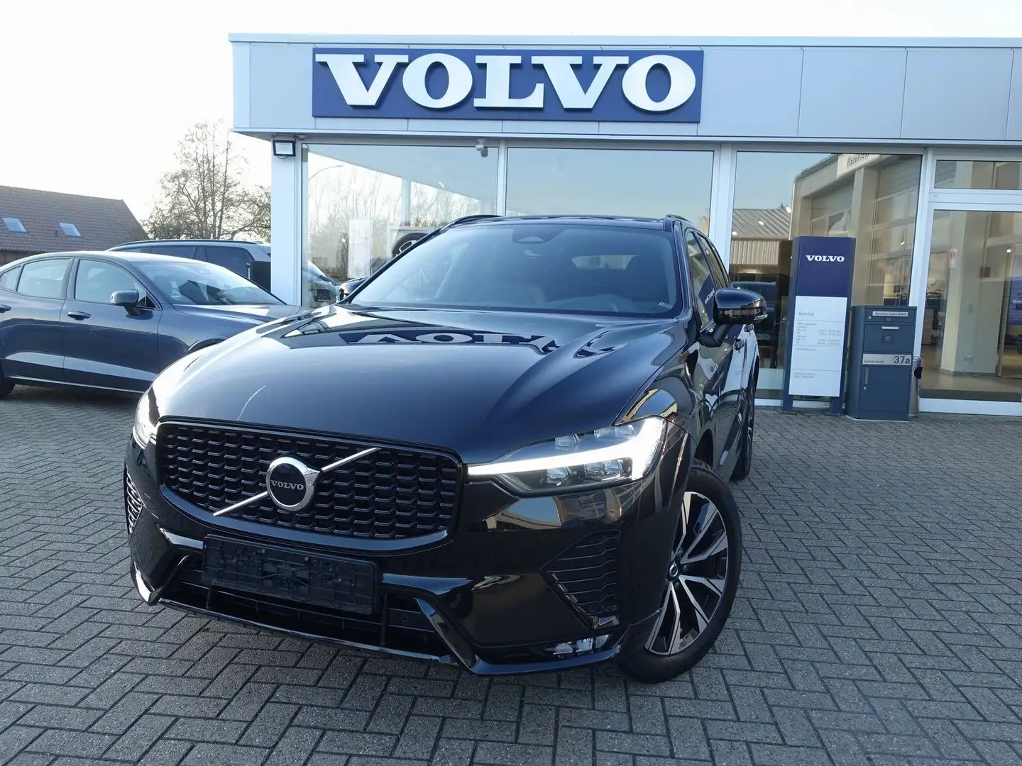 Volvo XC60 Diesel Plus Dark KAMERA/ACC/STDHZG/HARMAN Schwarz - 1