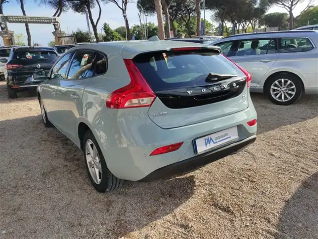 Volvo V40 view 4