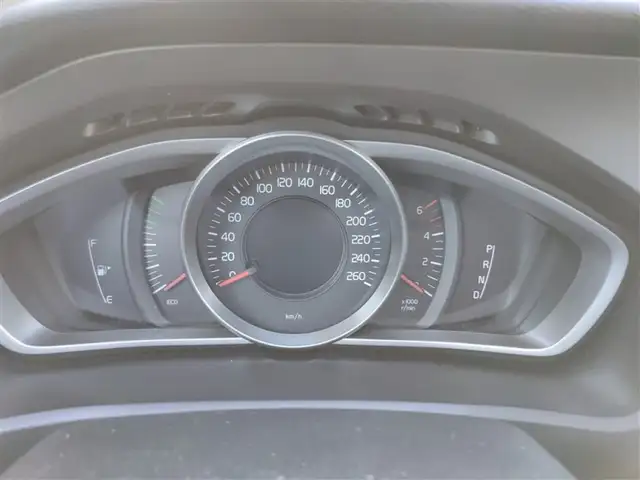 Volvo V40 view 13