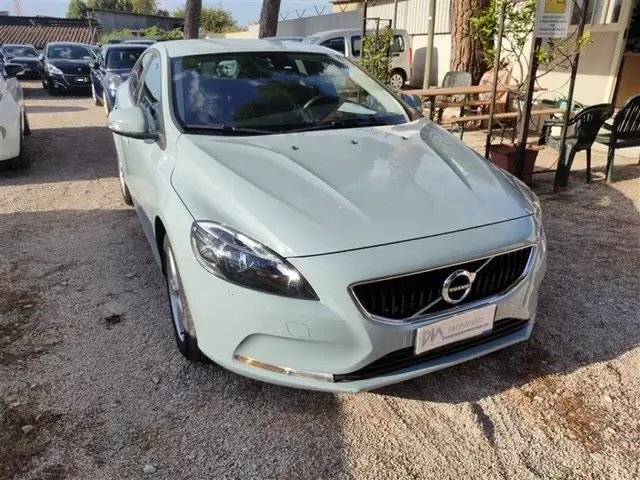 Volvo V40 view 2