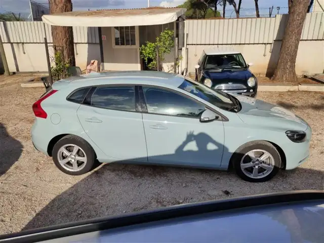 Volvo V40 view 5