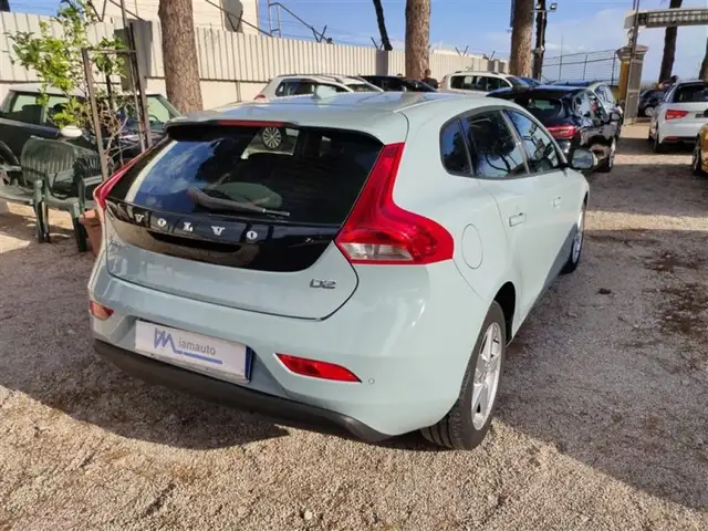 Volvo V40 view 3
