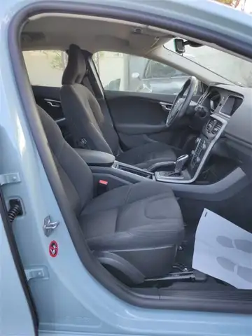 Volvo V40 view 9
