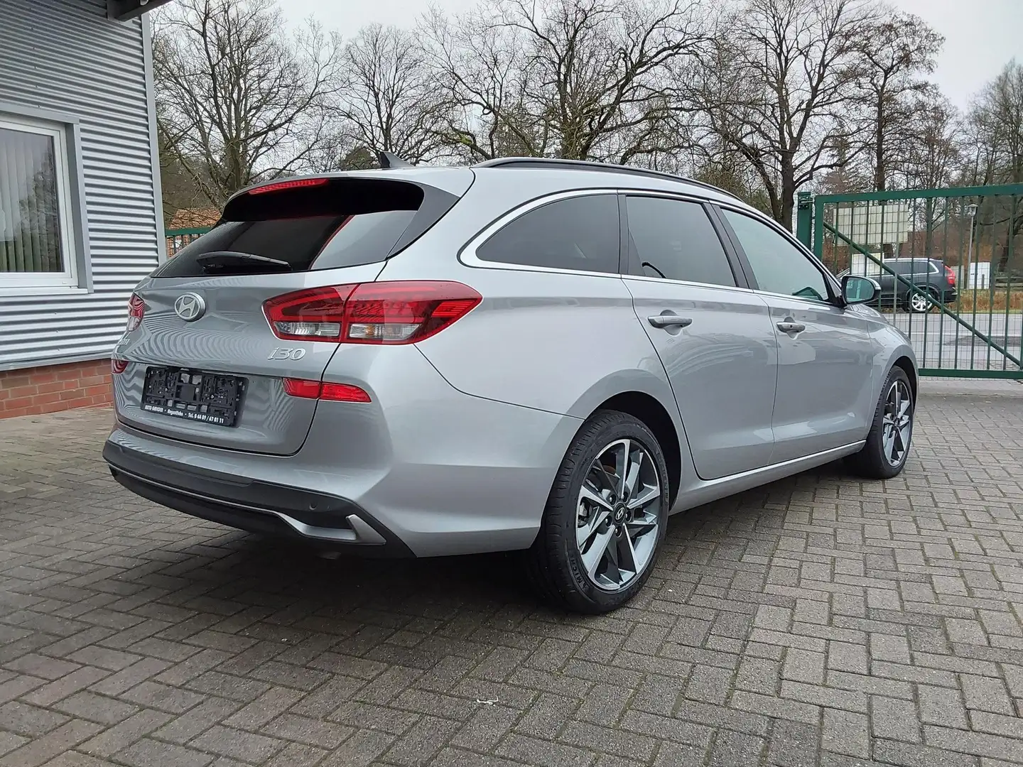 Hyundai i30 Kombi 1.0 T-GDI ACC/LED/APP/SHZ/KAM 74 kW (101 ... Silber - 2