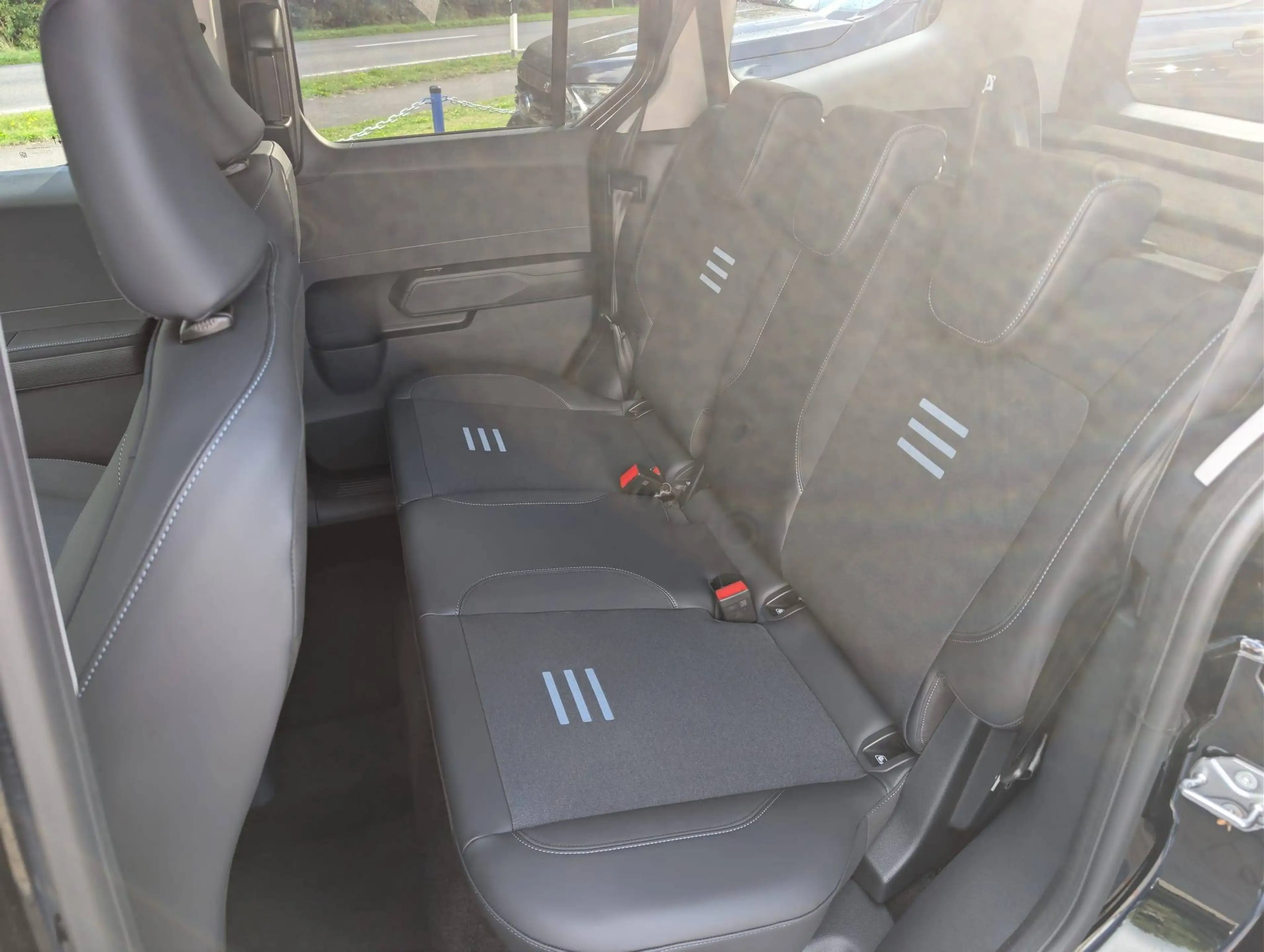 Ford Tourneo Courier Active Automatik Garantie — photo 14