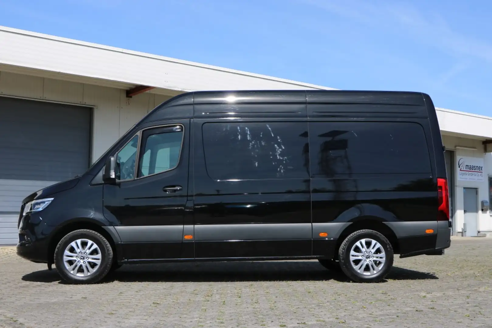 Mercedes-Benz Sprinter 317 CDI RWD L2H2 3500kg AHK LED RK Automa Noir - 2