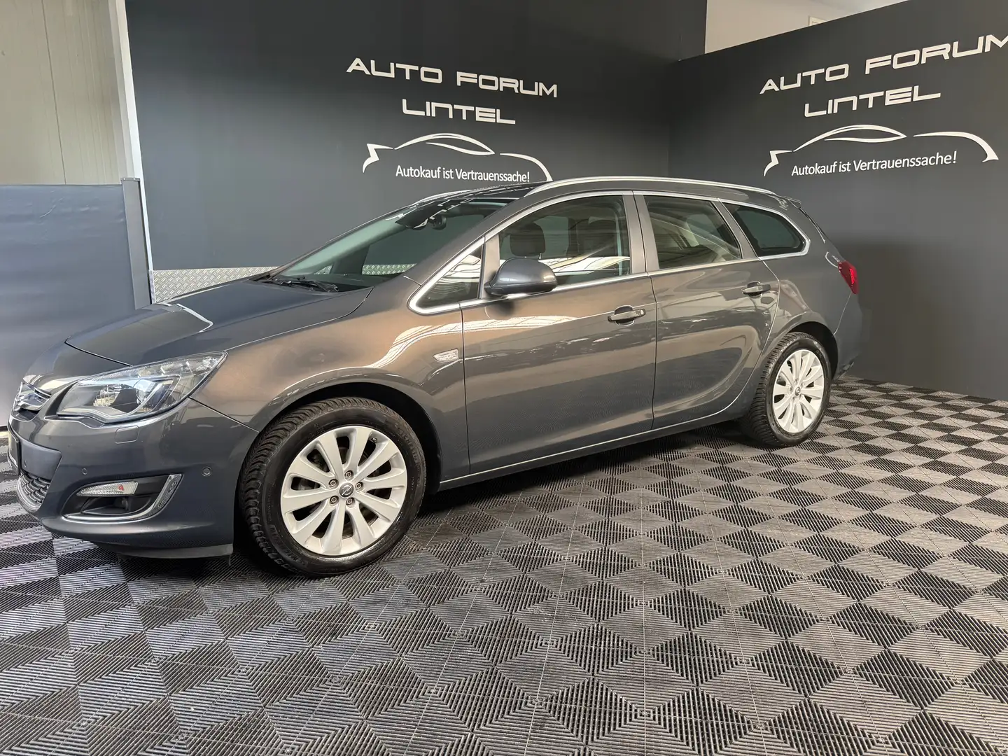 Opel Astra Exklusiv 1.4 Turbo-Allwetter-1.Hand-Scheckheft- Grau - 2