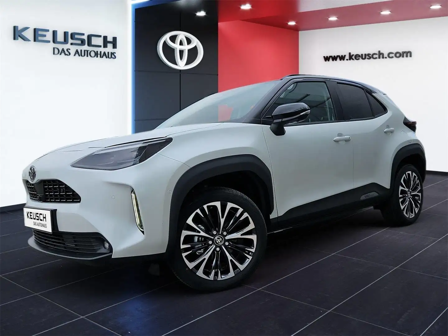 Toyota Yaris Cross 1,5 l 4x2 Hybrid  Style + Safety + Tec Weiß - 2