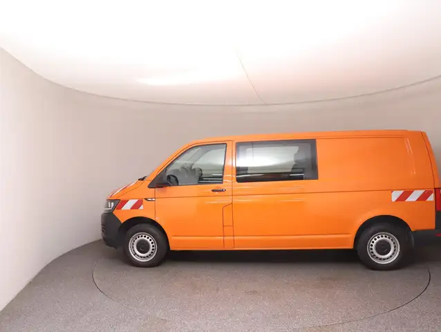 Volkswagen Transporter view 8