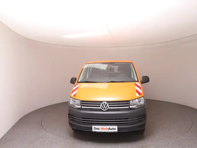 Volkswagen Transporter view 2