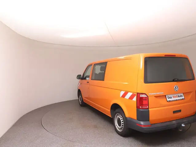Volkswagen Transporter view 7