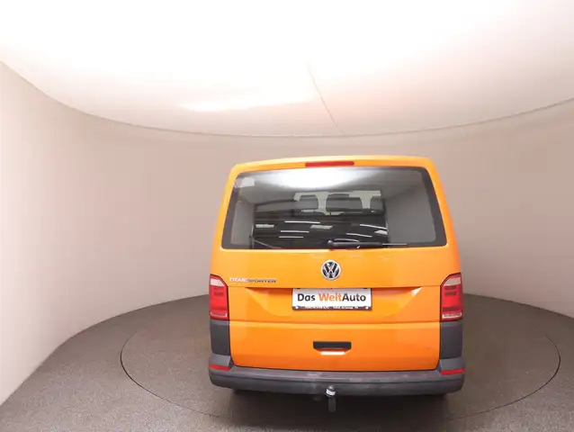 Volkswagen Transporter view 6