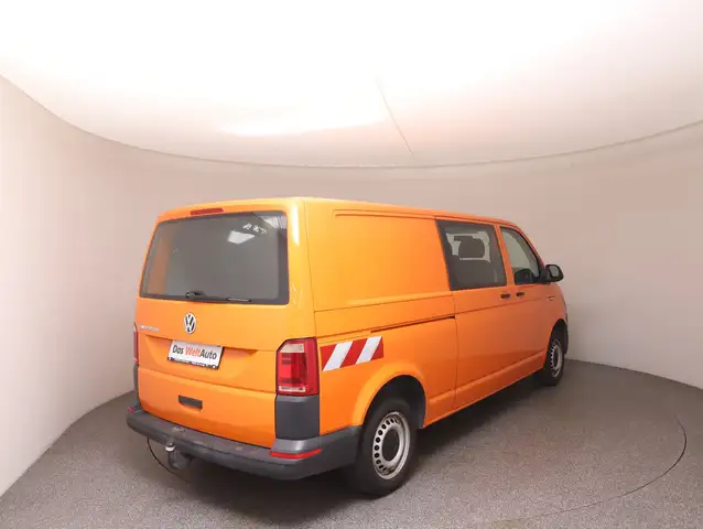 Volkswagen Transporter view 5