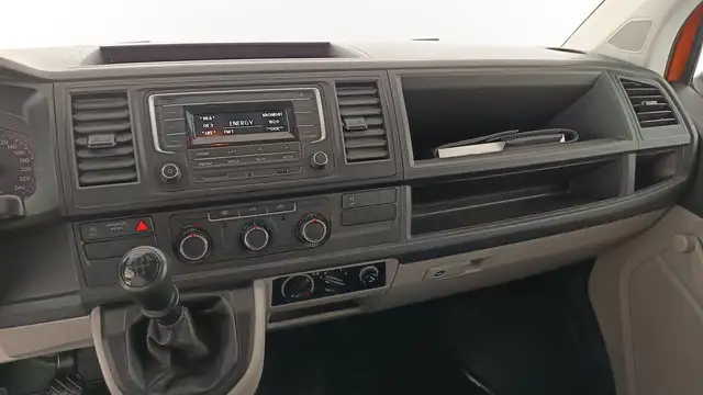 Volkswagen Transporter view 14