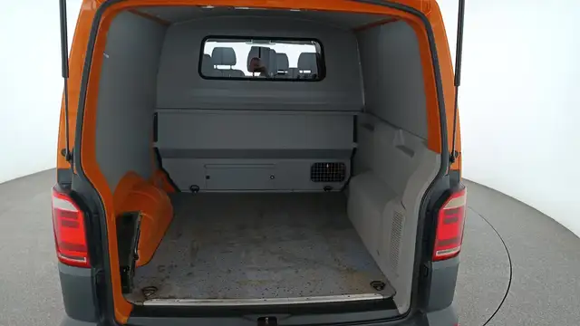 Volkswagen Transporter view 9