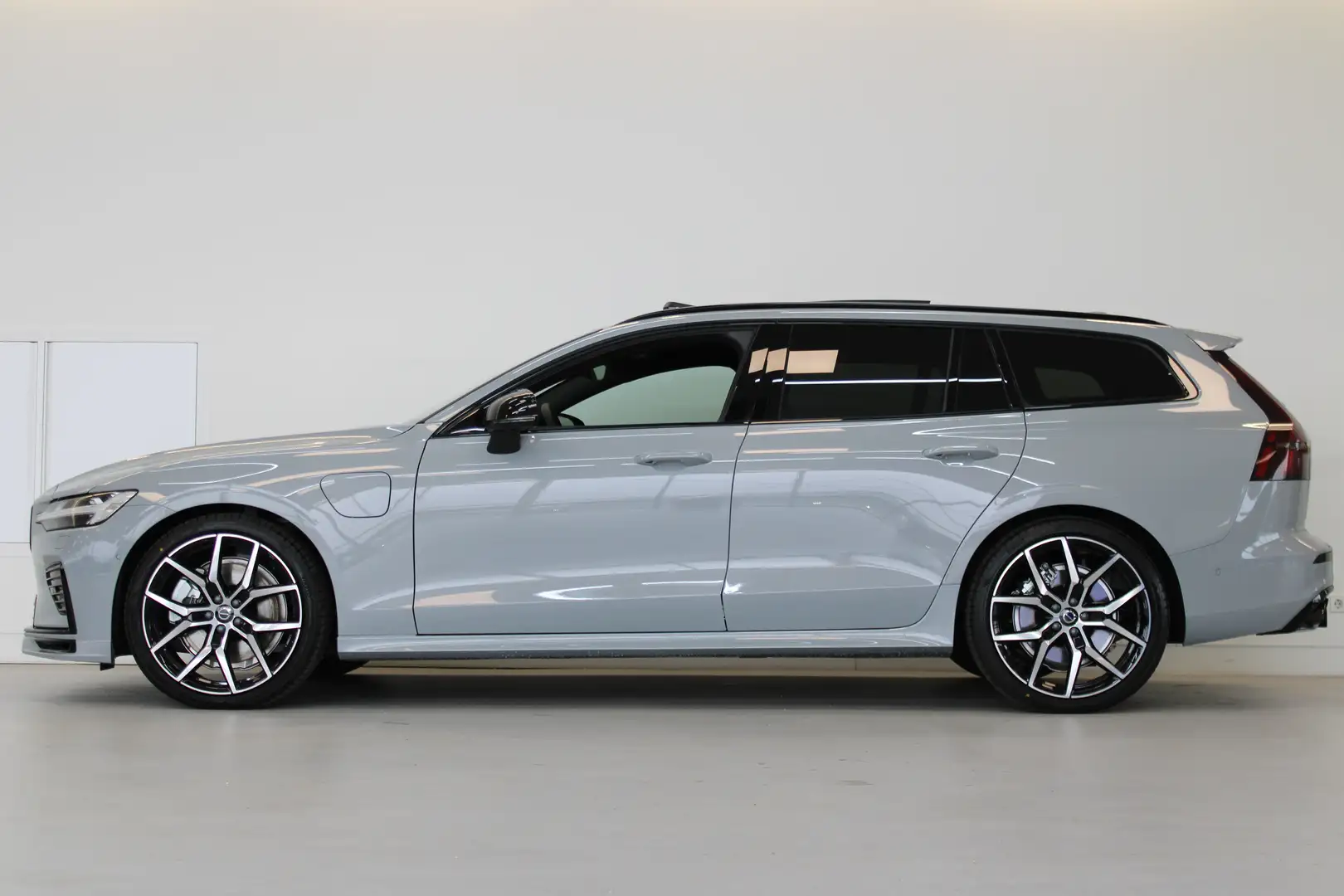 Volvo V60 HEICO T6 350PK Ultimate Dark | Full Option |  B&W Gris - 2